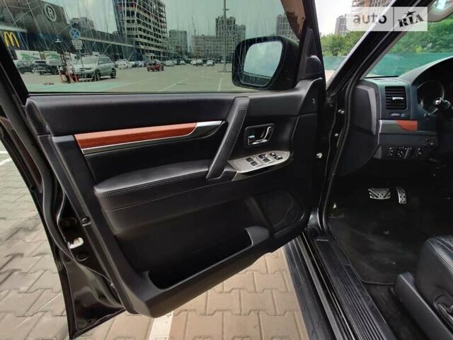 Черный Мицубиси Паджеро Вагон, объемом двигателя 3.83 л и пробегом 190 тыс. км за 13400 $, фото 8 на Automoto.ua