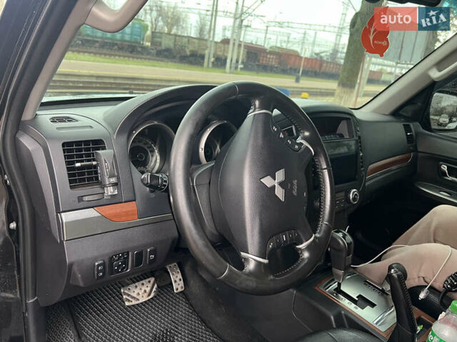 Черный Мицубиси Паджеро Вагон, объемом двигателя 3.2 л и пробегом 230 тыс. км за 17000 $, фото 5 на Automoto.ua