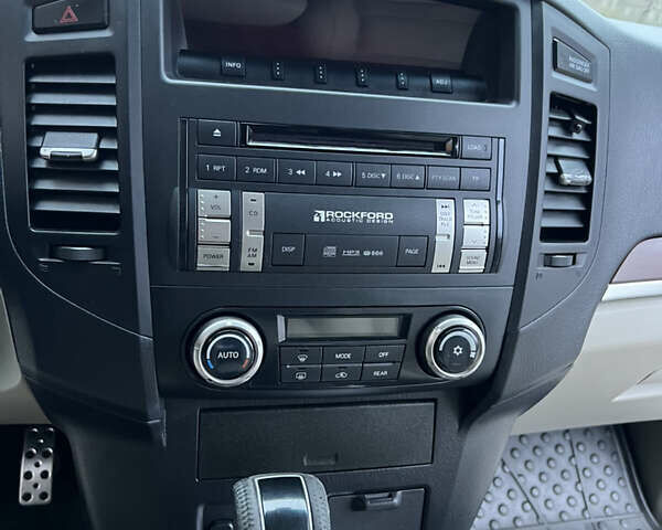 Черный Мицубиси Паджеро Вагон, объемом двигателя 3.2 л и пробегом 117 тыс. км за 18500 $, фото 78 на Automoto.ua