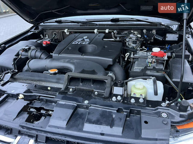 Черный Мицубиси Паджеро Вагон, объемом двигателя 3.2 л и пробегом 117 тыс. км за 18500 $, фото 89 на Automoto.ua