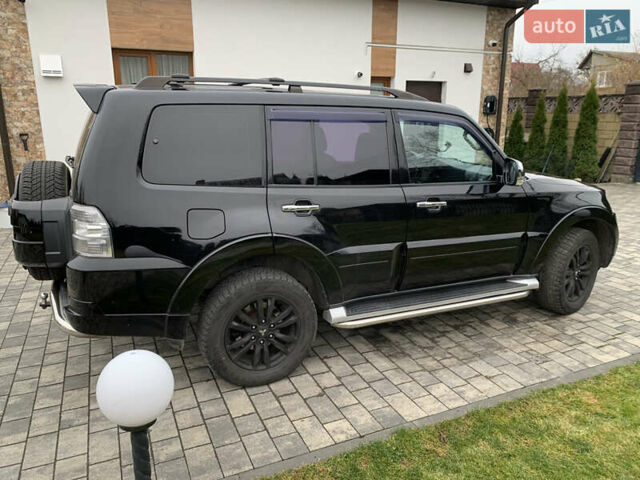 Чорний Міцубісі Паджеро Вагон, об'ємом двигуна 3.2 л та пробігом 174 тис. км за 21500 $, фото 2 на Automoto.ua