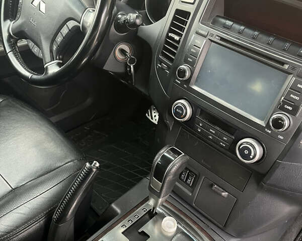 Черный Мицубиси Паджеро Вагон, объемом двигателя 3.2 л и пробегом 220 тыс. км за 19500 $, фото 6 на Automoto.ua