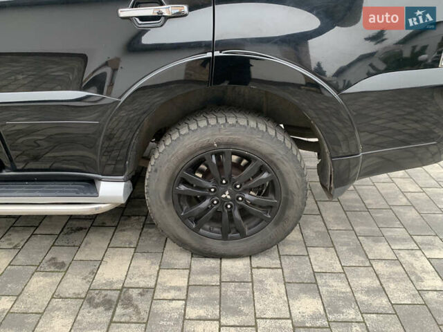 Чорний Міцубісі Паджеро Вагон, об'ємом двигуна 3.2 л та пробігом 174 тис. км за 21500 $, фото 14 на Automoto.ua