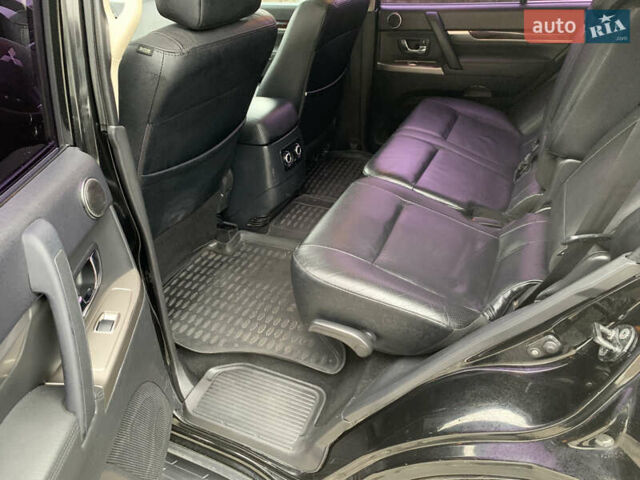 Чорний Міцубісі Паджеро Вагон, об'ємом двигуна 3.2 л та пробігом 174 тис. км за 21500 $, фото 8 на Automoto.ua