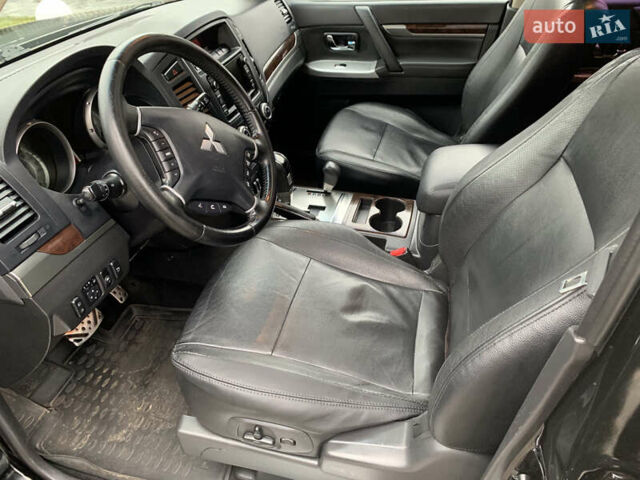 Чорний Міцубісі Паджеро Вагон, об'ємом двигуна 3.2 л та пробігом 174 тис. км за 21500 $, фото 6 на Automoto.ua