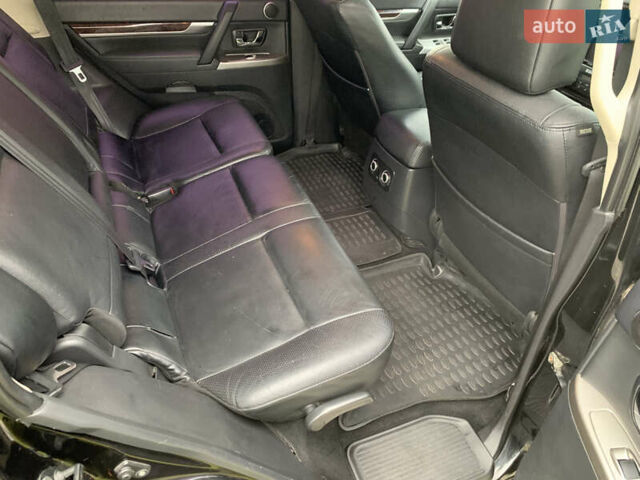 Чорний Міцубісі Паджеро Вагон, об'ємом двигуна 3.2 л та пробігом 174 тис. км за 21500 $, фото 9 на Automoto.ua