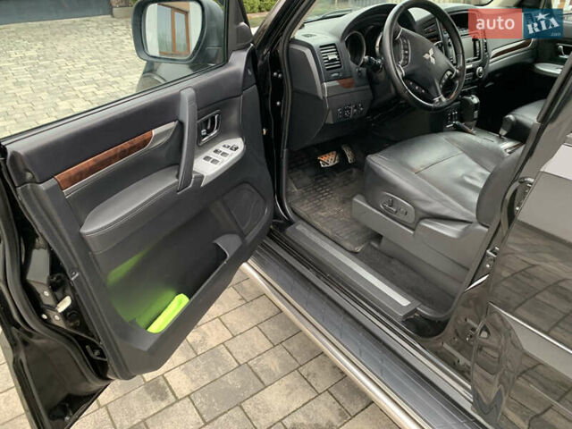 Чорний Міцубісі Паджеро Вагон, об'ємом двигуна 3.2 л та пробігом 174 тис. км за 21500 $, фото 7 на Automoto.ua