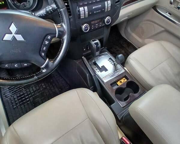 Чорний Міцубісі Паджеро Вагон, об'ємом двигуна 3.2 л та пробігом 170 тис. км за 20700 $, фото 15 на Automoto.ua