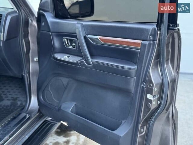 Коричневий Міцубісі Паджеро Вагон, об'ємом двигуна 3.2 л та пробігом 234 тис. км за 13900 $, фото 44 на Automoto.ua