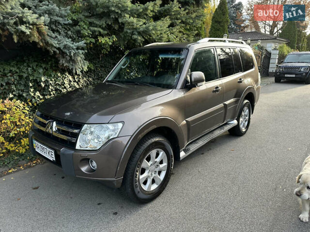 Коричневый Мицубиси Паджеро Вагон, объемом двигателя 3 л и пробегом 143 тыс. км за 14900 $, фото 2 на Automoto.ua