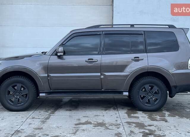 Коричневий Міцубісі Паджеро Вагон, об'ємом двигуна 3.2 л та пробігом 234 тис. км за 13900 $, фото 8 на Automoto.ua