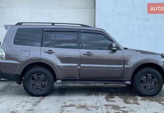 Коричневий Міцубісі Паджеро Вагон, об'ємом двигуна 3.2 л та пробігом 234 тис. км за 13900 $, фото 9 на Automoto.ua