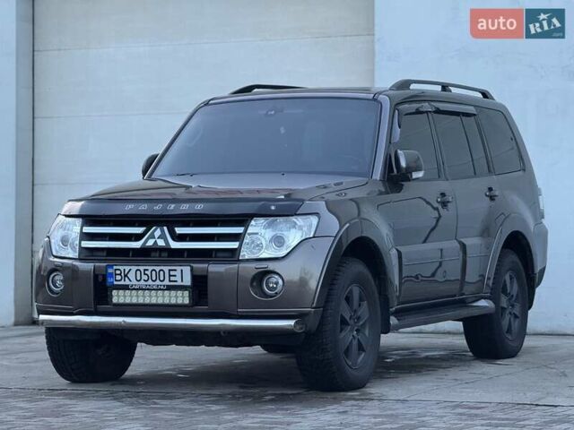 Коричневий Міцубісі Паджеро Вагон, об'ємом двигуна 3.2 л та пробігом 234 тис. км за 13900 $, фото 11 на Automoto.ua