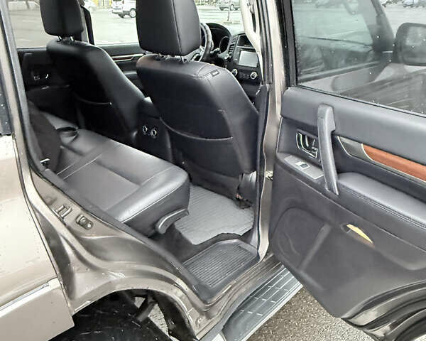 Коричневий Міцубісі Паджеро Вагон, об'ємом двигуна 2.97 л та пробігом 158 тис. км за 14500 $, фото 7 на Automoto.ua