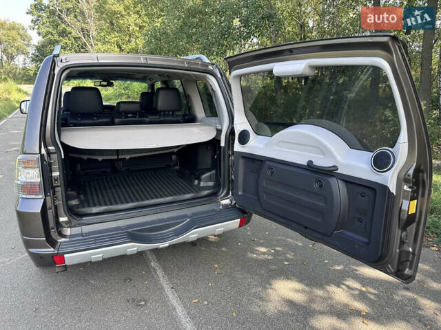 Коричневый Мицубиси Паджеро Вагон, объемом двигателя 3.83 л и пробегом 100 тыс. км за 19900 $, фото 18 на Automoto.ua