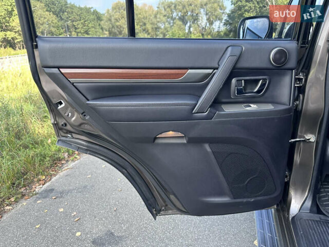 Коричневый Мицубиси Паджеро Вагон, объемом двигателя 3.83 л и пробегом 100 тыс. км за 19900 $, фото 62 на Automoto.ua