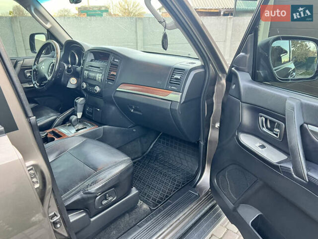 Коричневый Мицубиси Паджеро Вагон, объемом двигателя 3.2 л и пробегом 216 тыс. км за 17000 $, фото 13 на Automoto.ua