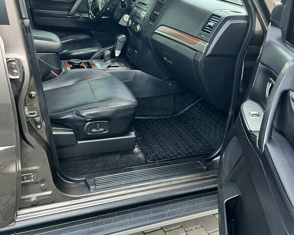 Коричневый Мицубиси Паджеро Вагон, объемом двигателя 3.2 л и пробегом 216 тыс. км за 17000 $, фото 14 на Automoto.ua