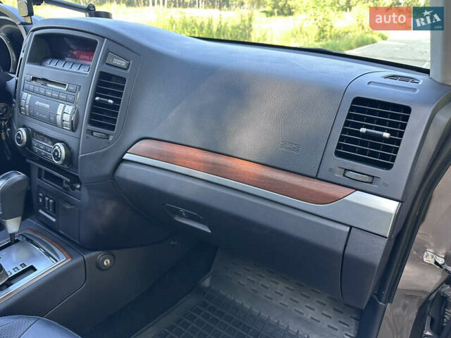 Коричневый Мицубиси Паджеро Вагон, объемом двигателя 3.83 л и пробегом 100 тыс. км за 19900 $, фото 48 на Automoto.ua