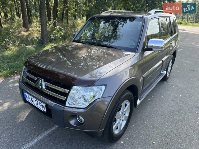Коричневый Мицубиси Паджеро Вагон, объемом двигателя 3.83 л и пробегом 100 тыс. км за 19900 $, фото 2 на Automoto.ua
