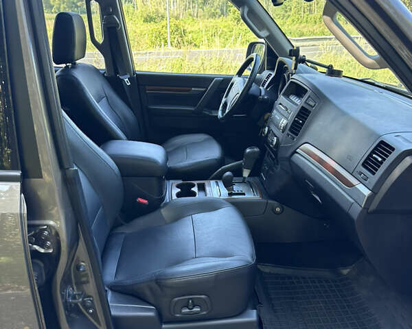 Коричневый Мицубиси Паджеро Вагон, объемом двигателя 3.83 л и пробегом 100 тыс. км за 19900 $, фото 50 на Automoto.ua