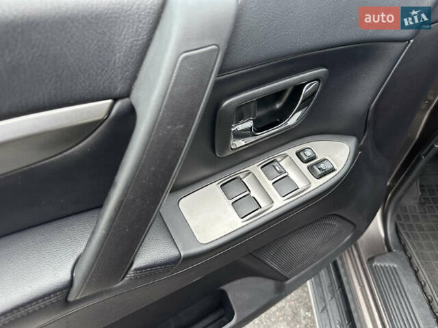 Коричневий Міцубісі Паджеро Вагон, об'ємом двигуна 3.83 л та пробігом 100 тис. км за 19900 $, фото 27 на Automoto.ua