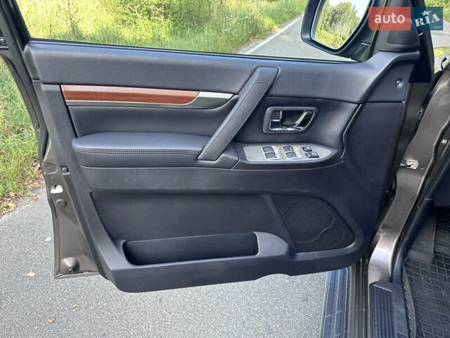 Коричневый Мицубиси Паджеро Вагон, объемом двигателя 3.83 л и пробегом 100 тыс. км за 19900 $, фото 28 на Automoto.ua