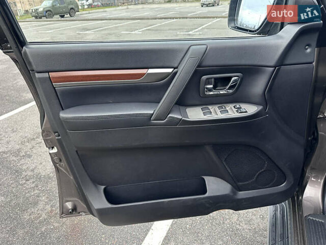 Коричневий Міцубісі Паджеро Вагон, об'ємом двигуна 3.83 л та пробігом 100 тис. км за 19900 $, фото 26 на Automoto.ua