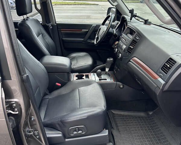 Коричневий Міцубісі Паджеро Вагон, об'ємом двигуна 3.83 л та пробігом 100 тис. км за 19900 $, фото 51 на Automoto.ua