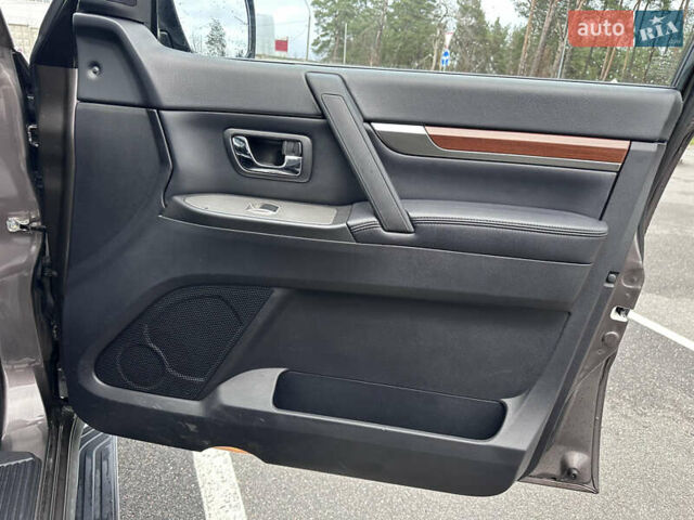 Коричневий Міцубісі Паджеро Вагон, об'ємом двигуна 3.83 л та пробігом 100 тис. км за 19900 $, фото 53 на Automoto.ua