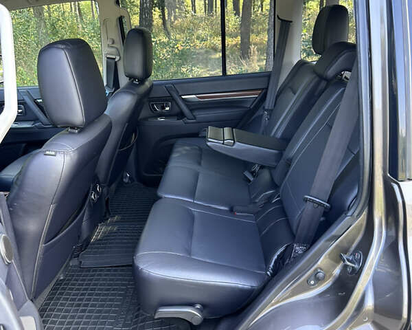 Коричневый Мицубиси Паджеро Вагон, объемом двигателя 3.83 л и пробегом 100 тыс. км за 19900 $, фото 59 на Automoto.ua