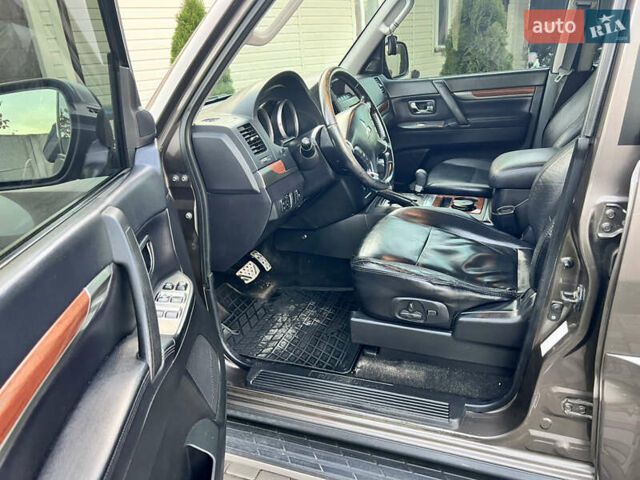 Коричневый Мицубиси Паджеро Вагон, объемом двигателя 3.2 л и пробегом 216 тыс. км за 17000 $, фото 25 на Automoto.ua