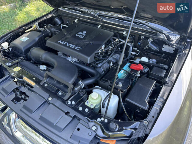 Коричневый Мицубиси Паджеро Вагон, объемом двигателя 3.83 л и пробегом 100 тыс. км за 19900 $, фото 64 на Automoto.ua