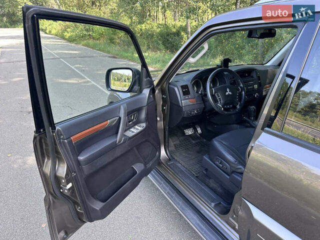 Коричневый Мицубиси Паджеро Вагон, объемом двигателя 3.83 л и пробегом 100 тыс. км за 19900 $, фото 27 на Automoto.ua