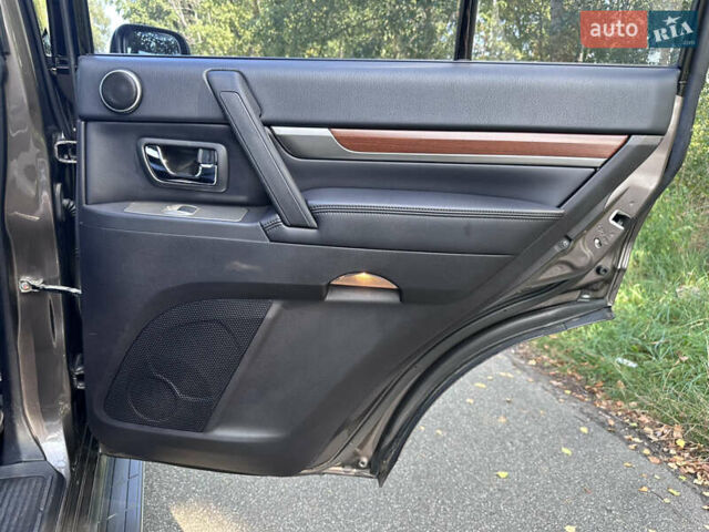 Коричневый Мицубиси Паджеро Вагон, объемом двигателя 3.83 л и пробегом 100 тыс. км за 19900 $, фото 56 на Automoto.ua