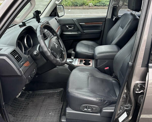 Коричневий Міцубісі Паджеро Вагон, об'ємом двигуна 3.83 л та пробігом 100 тис. км за 19900 $, фото 28 на Automoto.ua