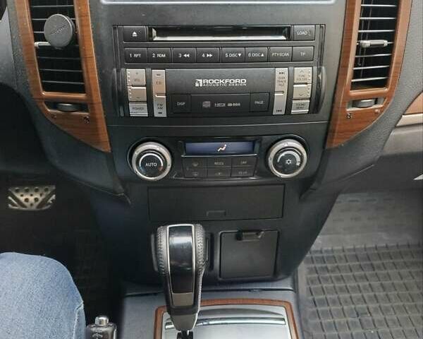 Красный Мицубиси Паджеро Вагон, объемом двигателя 3.8 л и пробегом 288 тыс. км за 14600 $, фото 4 на Automoto.ua