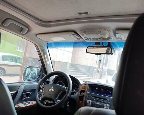 Красный Мицубиси Паджеро Вагон, объемом двигателя 3.8 л и пробегом 288 тыс. км за 14600 $, фото 20 на Automoto.ua