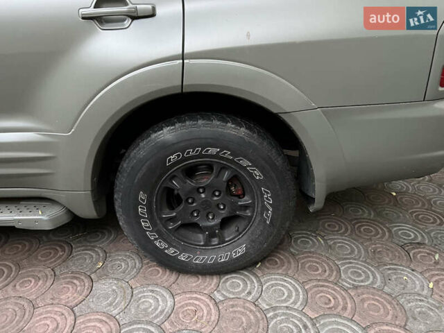 Серый Мицубиси Паджеро Вагон, объемом двигателя 3.5 л и пробегом 299 тыс. км за 5999 $, фото 3 на Automoto.ua