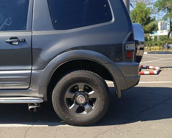 Серый Мицубиси Паджеро Вагон, объемом двигателя 3.2 л и пробегом 298 тыс. км за 10000 $, фото 7 на Automoto.ua