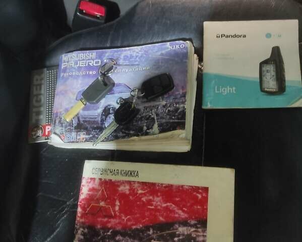 Сірий Міцубісі Паджеро Вагон, об'ємом двигуна 3.2 л та пробігом 370 тис. км за 7850 $, фото 33 на Automoto.ua