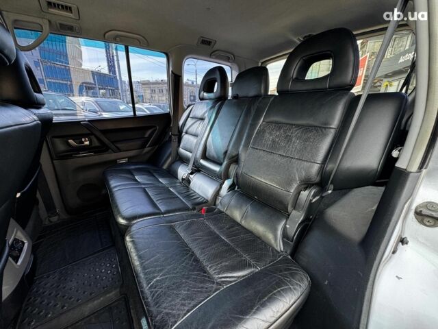 Сірий Міцубісі Паджеро Вагон, об'ємом двигуна 3.2 л та пробігом 318 тис. км за 7490 $, фото 16 на Automoto.ua
