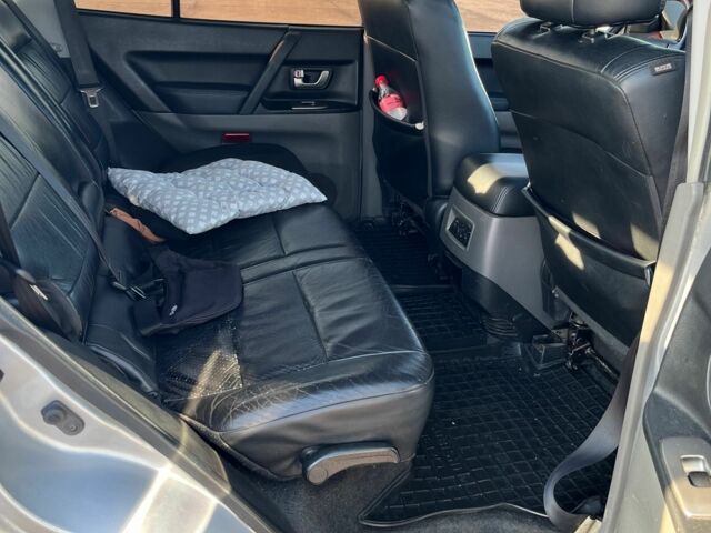 Сірий Міцубісі Паджеро Вагон, об'ємом двигуна 3.2 л та пробігом 263 тис. км за 8000 $, фото 7 на Automoto.ua