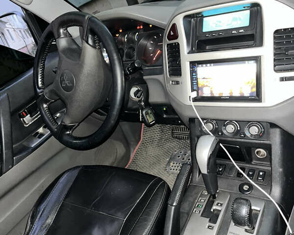 Серый Мицубиси Паджеро Вагон, объемом двигателя 3.2 л и пробегом 320 тыс. км за 6900 $, фото 6 на Automoto.ua