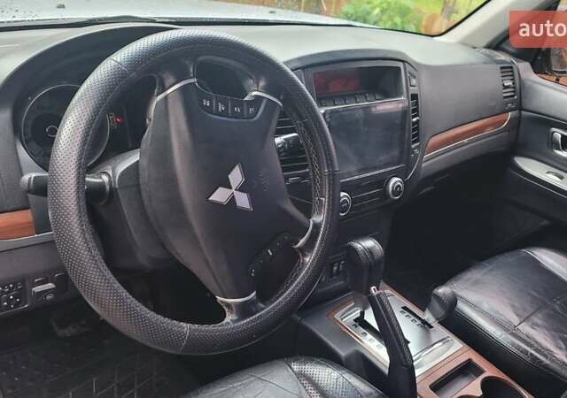 Сірий Міцубісі Паджеро Вагон, об'ємом двигуна 3.8 л та пробігом 263 тис. км за 12000 $, фото 5 на Automoto.ua