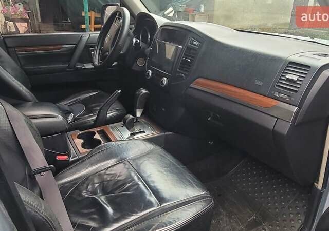 Сірий Міцубісі Паджеро Вагон, об'ємом двигуна 3.8 л та пробігом 263 тис. км за 12000 $, фото 14 на Automoto.ua