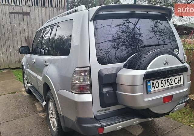 Сірий Міцубісі Паджеро Вагон, об'ємом двигуна 3.8 л та пробігом 263 тис. км за 12000 $, фото 13 на Automoto.ua