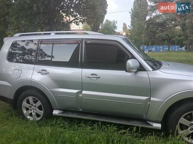 Сірий Міцубісі Паджеро Вагон, об'ємом двигуна 3.8 л та пробігом 320 тис. км за 12000 $, фото 2 на Automoto.ua