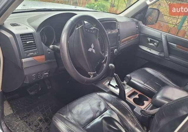 Сірий Міцубісі Паджеро Вагон, об'ємом двигуна 3.8 л та пробігом 263 тис. км за 12000 $, фото 7 на Automoto.ua