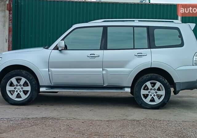 Серый Мицубиси Паджеро Вагон, объемом двигателя 3.2 л и пробегом 252 тыс. км за 12500 $, фото 7 на Automoto.ua